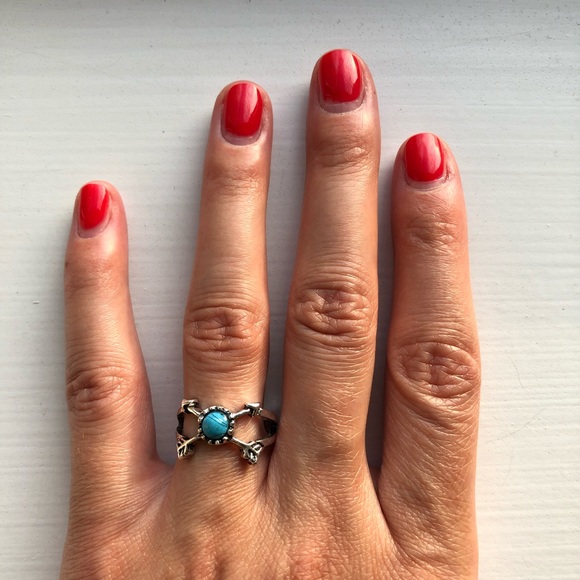Boho tarnished silver & turquoise arrow ring - Picture 7 of 7